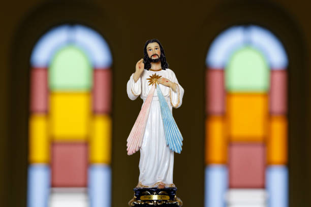istock Statue of the merciful Jesus 1403045649