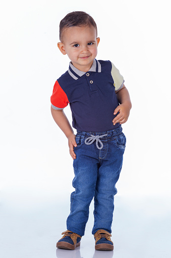 Latin boy of average age of 3 years old dressed in casual clothes is in a photo studio with a white background where Nirabdi is portrayed to the camera