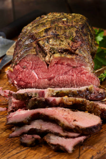 bbq grilled medium rare tri tip roast - meat roast beef tenderloin beef imagens e fotografias de stock
