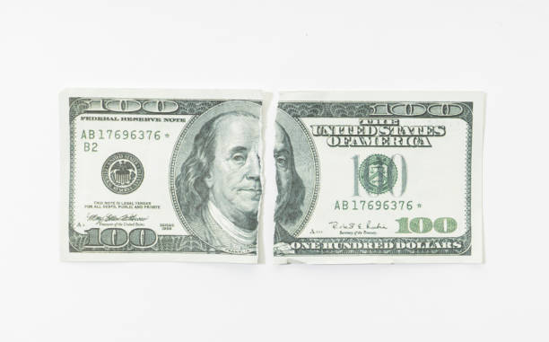 nota de dólar rasgada falsa isolada no fundo branco - us currency one hundred dollar bill isolated on white dollar - fotografias e filmes do acervo
