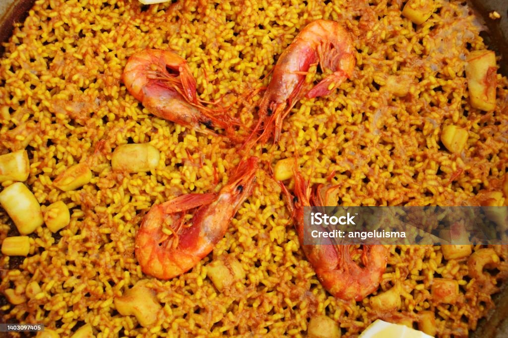 Seafood paella served in a restaurant in El Palmar, in Valencia, Spain. A close-up from above of a delicious paella served outdoors in the heart of Valencia's lagoon. Albufera Stock Photo
