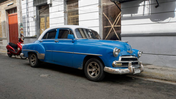 istock cuba vintage cars 1403097743
