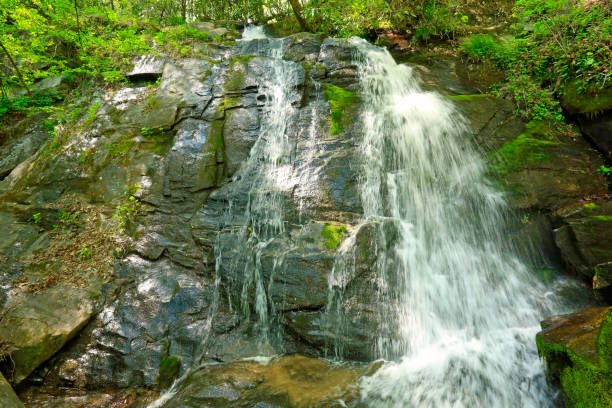 istock The cliff of Juney Whank Falls 1403101398