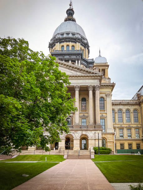 istock Front View of the Illinois State Capitol Building 1403120014