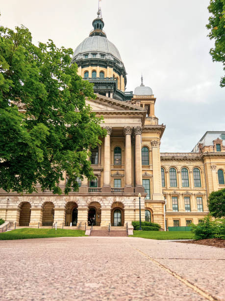 istock Front View of the Illinois State Capitol Building 1403120182