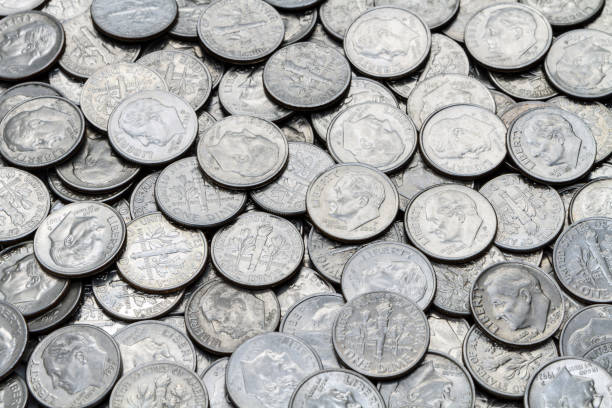 stos różnych używanych krążących współczesnych monet roosevelta usa - circulated zdjęcia i obrazy z banku zdjęć