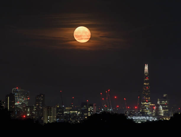 istock Strawberry Moon over the city 1403154221