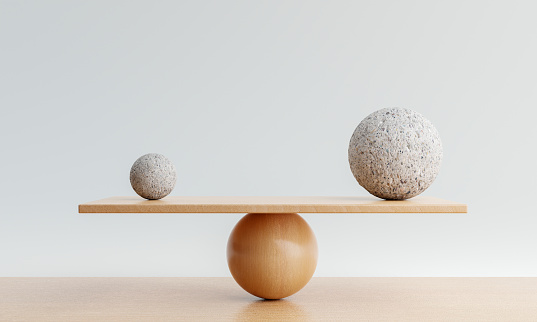 Balanza de madera balanceándose con una bola grande y una bola pequeña. Concepto de armonía y equilibrio. Representación de ilustraciones 3D photo