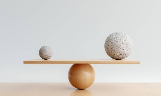 하나의 큰 공과 하나의 작은 공으로 균형 잡힌 나무 스케일. 조화와 균형 개념. 3d 그림 렌더링 - stone stability balance zen like 뉴스 사진 이미지