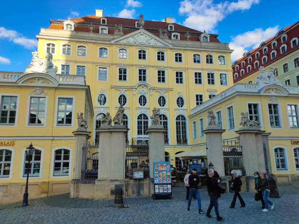 nova praça de mercado neumarkt e coselpalais em dresden, alemanha - coselpalais - fotografias e filmes do acervo