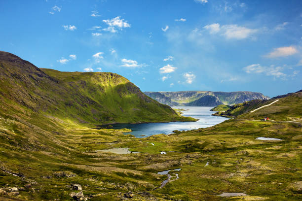 paisagem da montanha, cabo norte, noruega além do círculo ártico. - fjord norway nature color image - fotografias e filmes do acervo