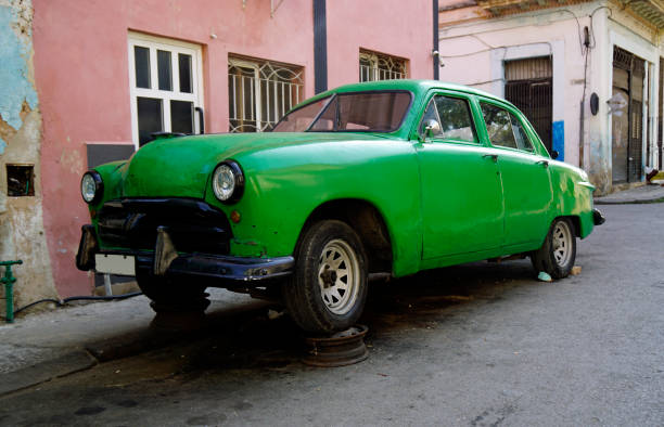 istock cuba classic cars 1403212538