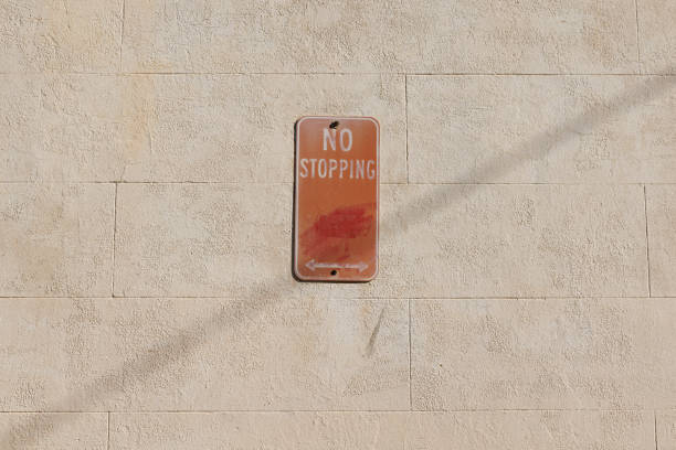 white brick wall with sign in dutch No bicycles to be parked