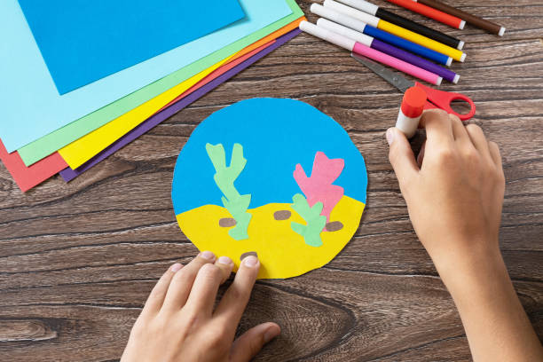 istock Instructions step 4. Summer card sea with volume fish. Handmade. Childrens creativity project, crafts for kids. 1403266075