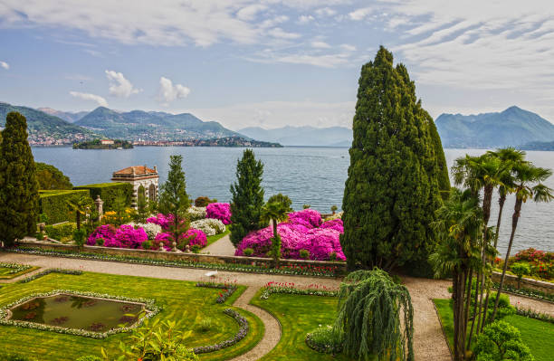 lago maggiore, italia. jardín isola bella del palacio borromeo, lombardía - islas borromeas fotografías e imágenes de stock