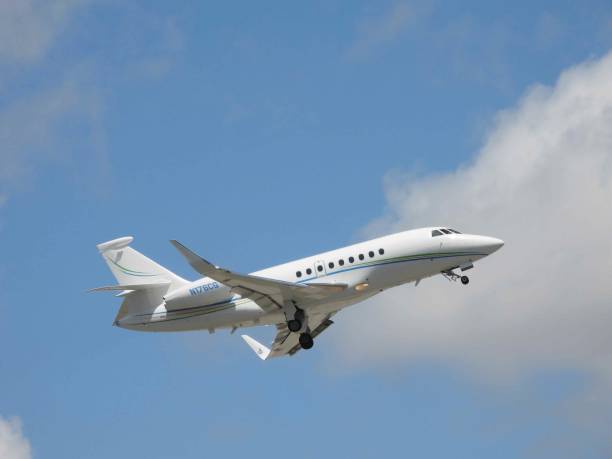 2006 dassault falcon 2000ex - falcon стоковые фото и изображения