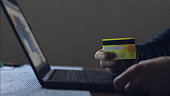 junger-mann-beim-online-shopping.jpg?b=1&s=170x170&k=20&c=0EFZlSyGBBVNAXEWcLm__KCzUP7ZaPBYGFBzCvX5GxY=