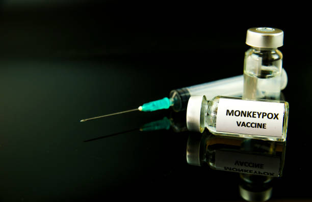 vials filled and syringe with monkeypox vaccine - syringe vaccination vial insulin imagens e fotografias de stock