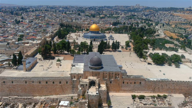 エルサレムの旧市街 岩のドーム、空中 - the western wall wall east city ストックフォトと画像