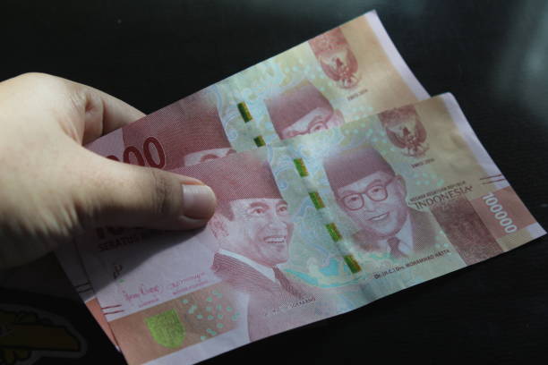 istock two hundred thousand rupiah in someone's hand 1403367970