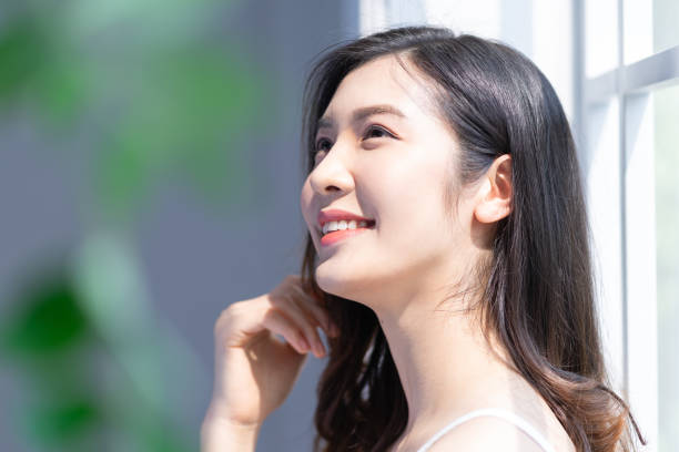 imagen de belleza de una joven asiática en casa - beautiful human skin beauty healthy lifestyle fotografías e imágenes de stock