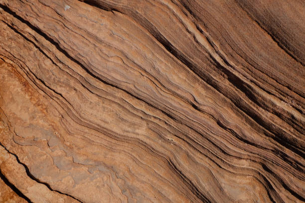 cueva de arenisca, carretera 89, utah - cave canyon rock eroded fotografías e imágenes de stock