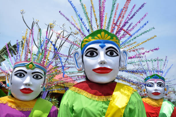 Ondel-ondel the traditional giant puppet from Jakarta - Indonesia Ondel-ondel the traditional giant puppet from Jakarta - Indonesia. Ondel-ondel are always showcased in pairs of male and female ondel ondel betawi stock pictures, royalty-free photos & images