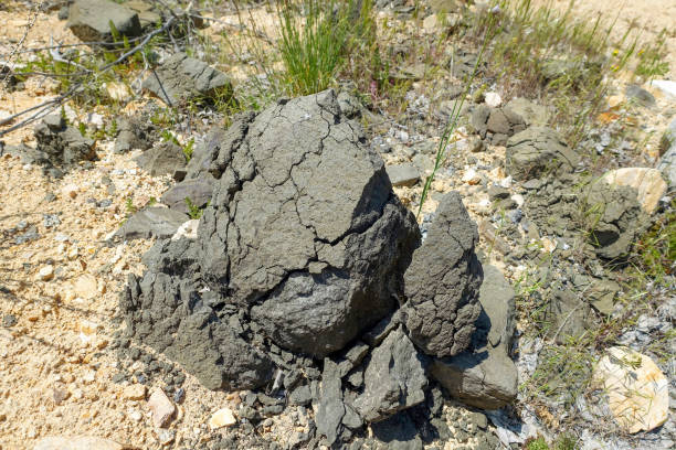 eroded and crumbling rocks, fragmentation of rocks, rock types,