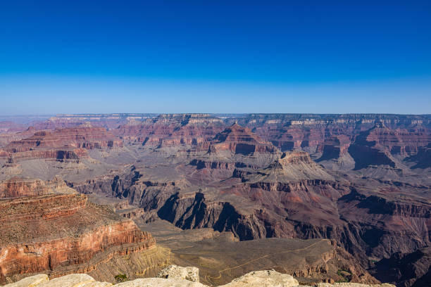 vista lungo il rim trail - south rim foto e immagini stock