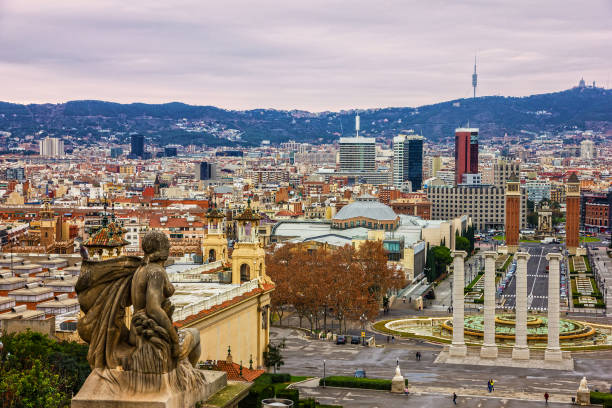 paisagem panorâmica da arquitetura de barcelona, espanha - mnac - fotografias e filmes do acervo