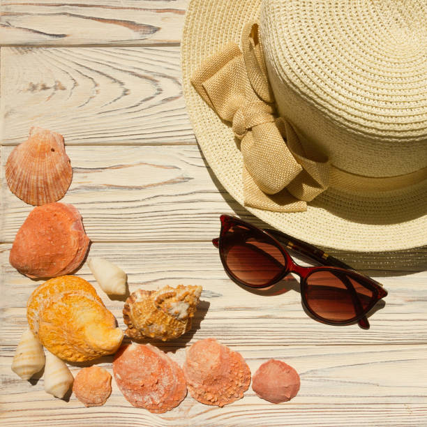 istock Beige hat and sunglasses. 1403503852