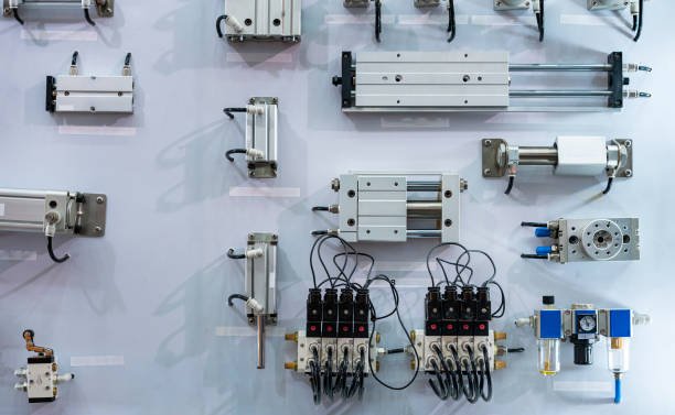 various type pneumatic equipment e.g. air cylinder and rotary pneumatic cylinder table manifolds solenoid valve filter regulator for automatic system or automation manufacturing process in industrial varios tipos de equipos neumáticos, por ejemplo, cilindros de aire y colectores de mesa de cilindros neumáticos rotativos regulador de filtro de válvula solenoide para el sistema automático o el proceso de fabricación de automatización en la industri