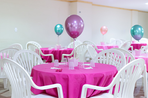 Children's birthday guest table decorated with colorful balloons