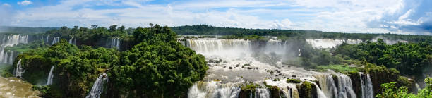 cataratas del iguazú - iguacu falls argentina tropical rainforest rainbow fotografías e imágenes de stock