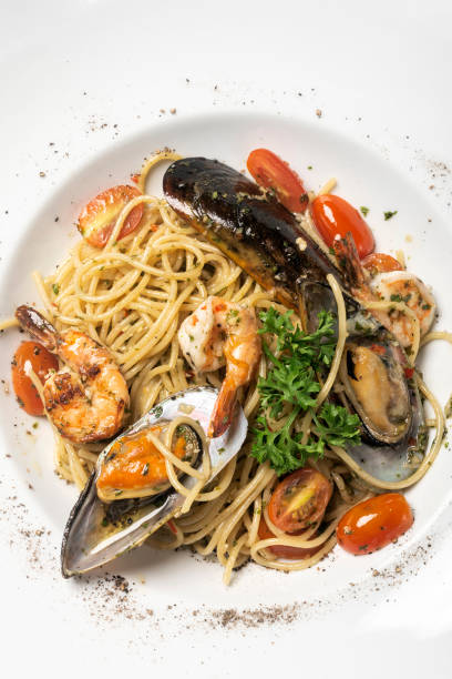 istock frutti di mare fresh mixed seafood spaghetti 1403592930
