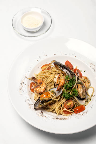 istock frutti di mare fresh mixed seafood spaghetti 1403592932