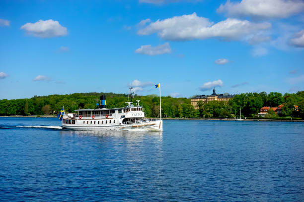 barco waxholmsbolaget no arquipélago de estocolmo - stockholm archipelago sweden stockholm island - fotografias e filmes do acervo