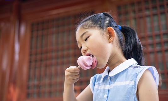 Little girls eating popsicles
