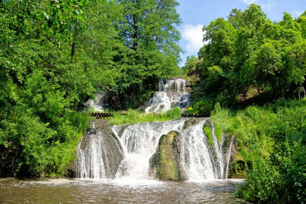 dzhurynskyi waterfall, ukraine - ukraine nature imagens e fotografias de stock