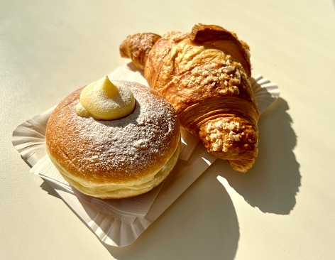 Krapfen and croissant