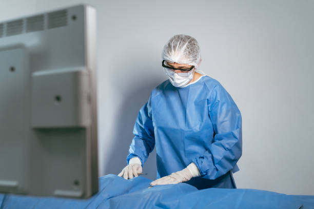 istock Female surgeon concentrated on procedure 1403689302