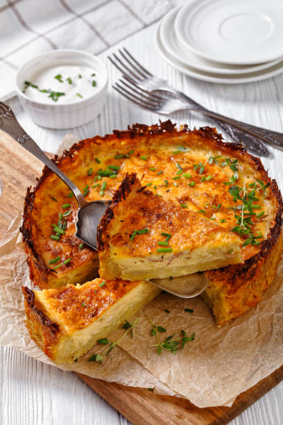 istock bacon and cheese quiche with hash brown crust 1403698285