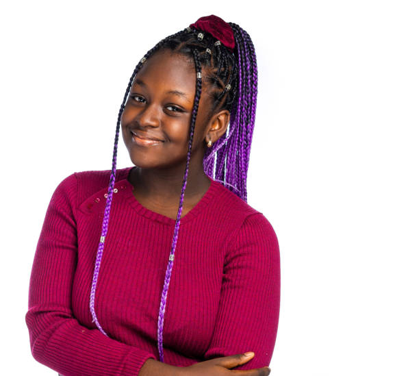 adolescent africain - tresse fond blanc photos et images de collection