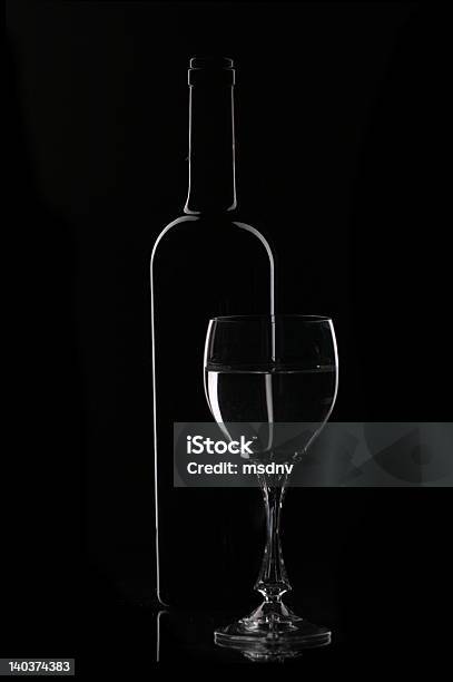 Bicchieri Di Vino - Fotografie stock e altre immagini di Accendere (col fuoco) - Accendere (col fuoco), Alchol, Amore