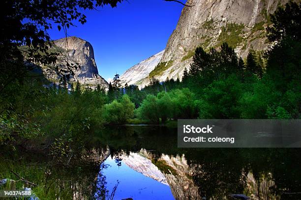 Foto de Mirror Lake O Parque Nacional De Yosemite e mais fotos de stock de Agricultura - Agricultura, As Américas, Azul