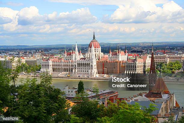 O Parlamento Sobre Danúbio - Fotografias de stock e mais imagens de Budapeste - Budapeste, Ao Ar Livre, Barroco