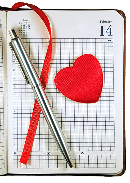 발렌타인 의 유제품 - pencil colors heart shape paper 뉴스 사진 이미지