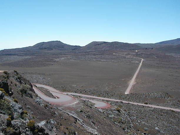istock Road to Nowhere, Reunion Island 140375654