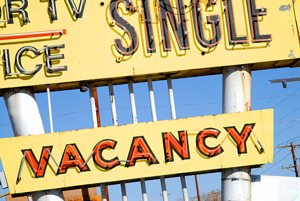 istock Vacancy Sign at Old Abandoned Motel 140376352