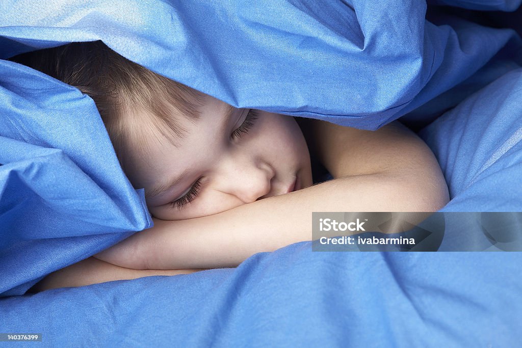 Garçon dormir - Photo de Aspiration libre de droits